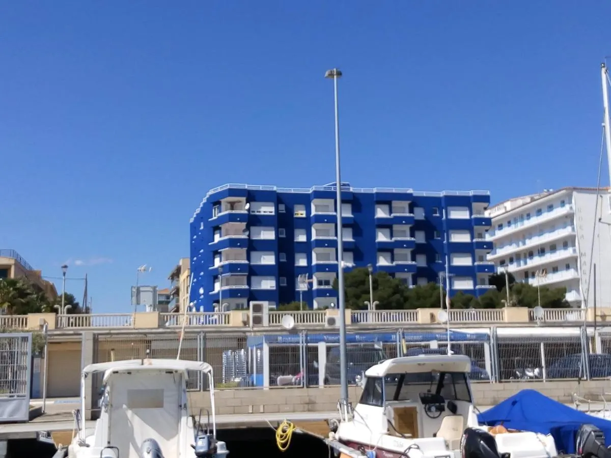 Puerto Deportivo Beachfront: Renovated Seaside Retreat Hospitalet De L'Infant