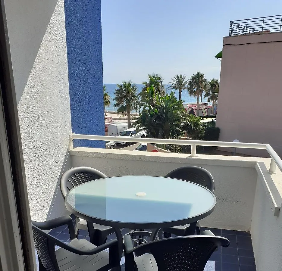 Puerto Deportivo Beachfront: Renovated Seaside Retreat Hospitalet De L'Infant Apartment