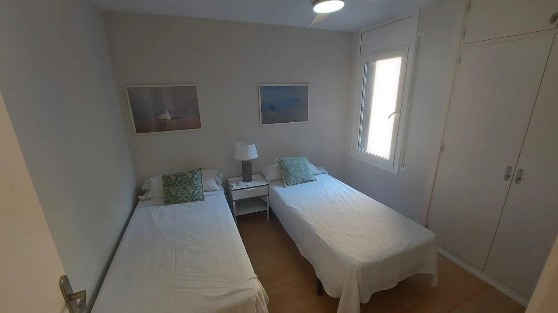 Apartment Puerto Deportivo Beachfront: Renovated Seaside Retreat Hospitalet De L'Infant Spain
