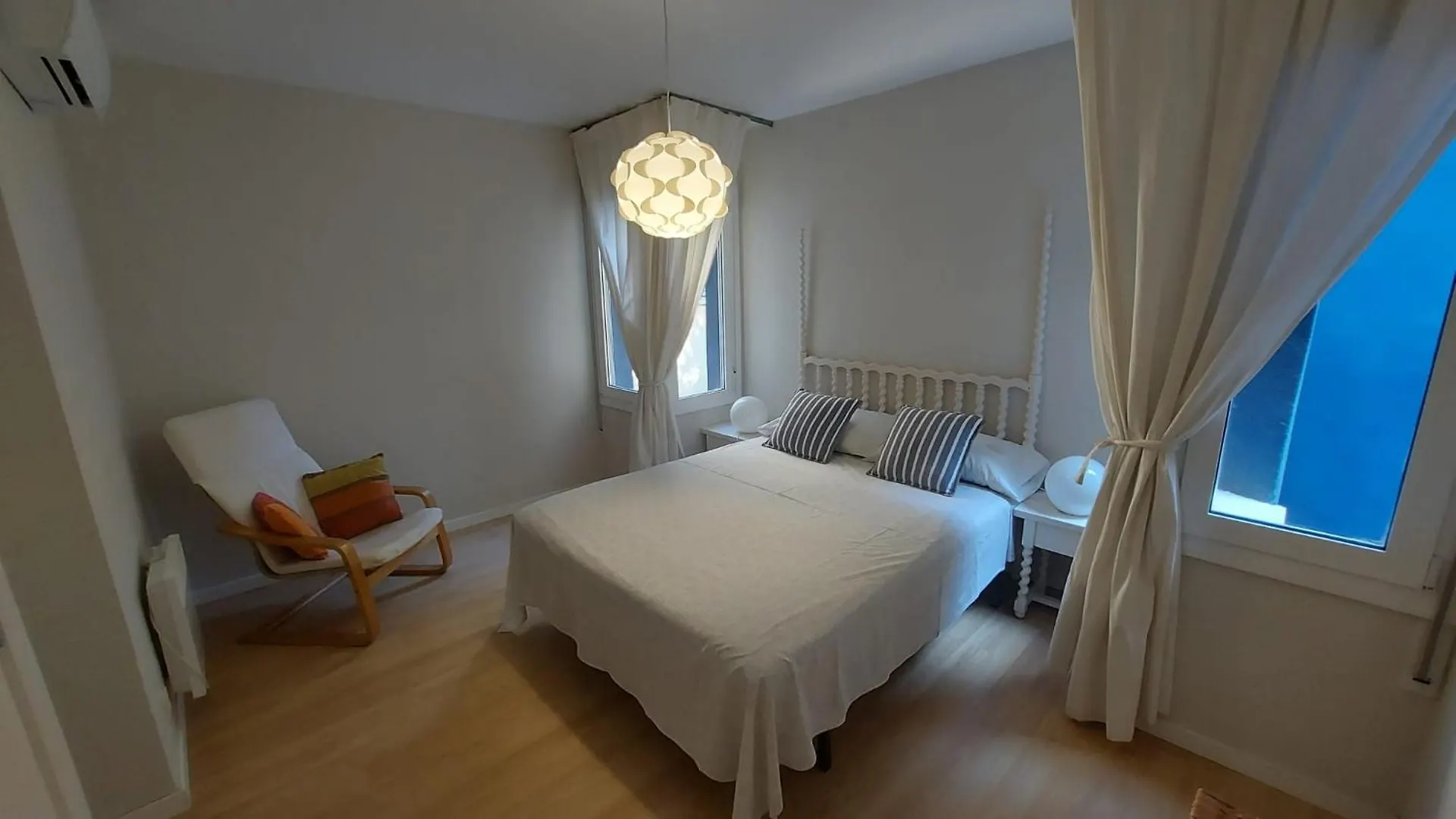 Apartment Puerto Deportivo Beachfront: Renovated Seaside Retreat Hospitalet De L'Infant